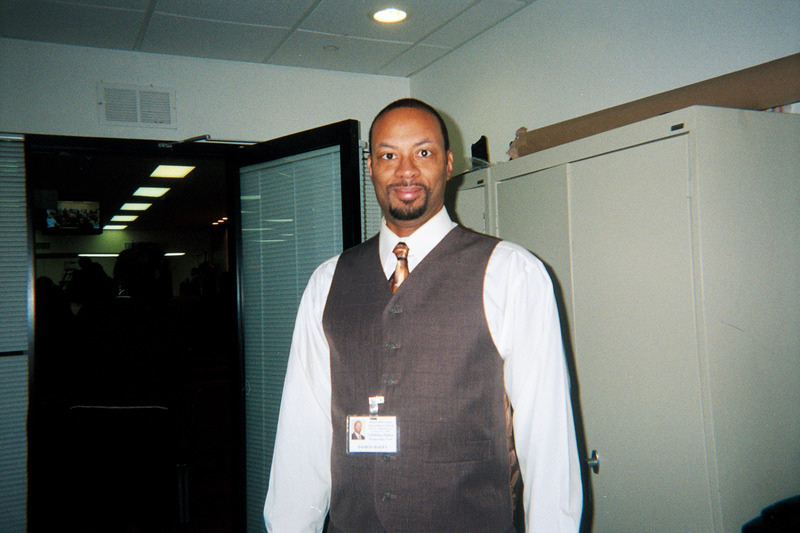 Date this nice looking United States man Damon from Philadelphia US3083