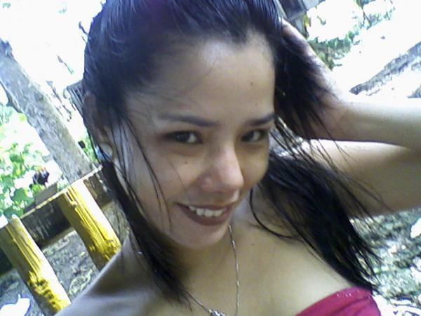 Date this charming Philippines girl Julliet from Cebu PH148