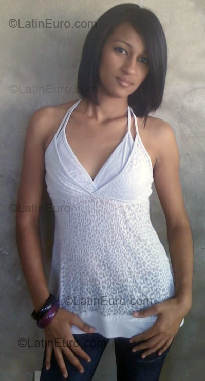 Date this sultry Dominican Republic girl Nathaly from La Vega DO1145