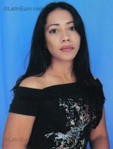 Date this nice looking Colombia girl Claudia from Cali CO1110