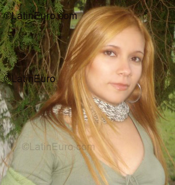 Date this pretty Brazil girl Aline from Nova Iguacu BR1444