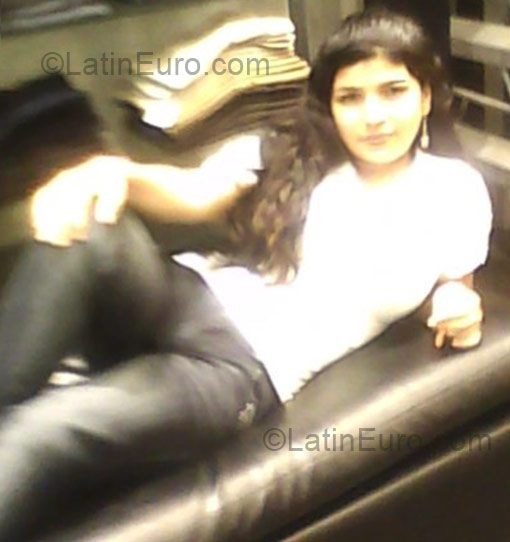 Date this attractive Colombia girl Angelica from Cartagena CO1198