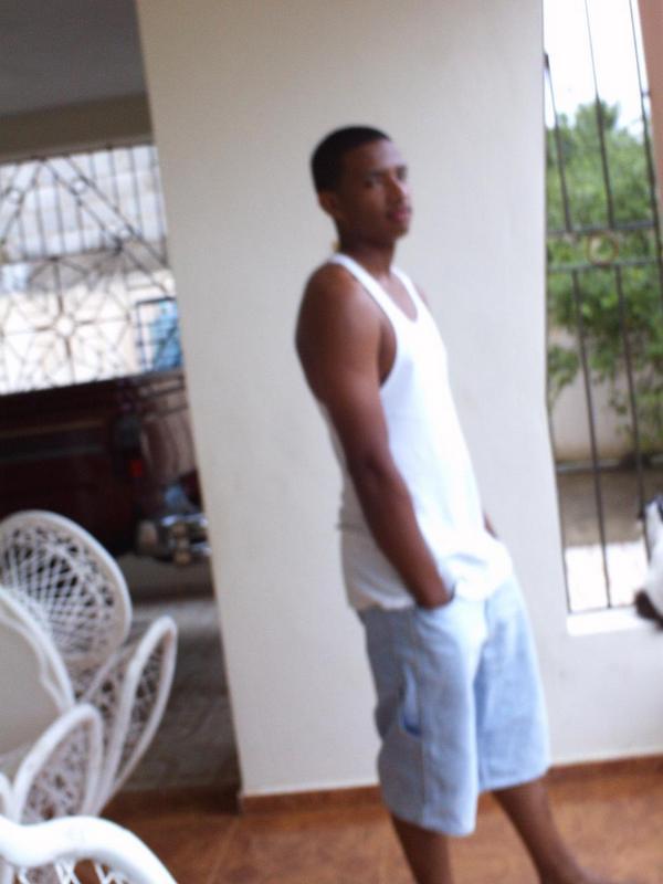 Date this cute Dominican Republic man Dewin from Santo Domingo DO1287
