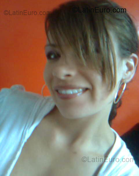 Date this attractive Colombia girl Mariana from Bogota CO1331