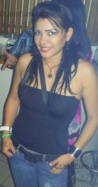 Date this athletic Colombia girl Mary from Bogota CO1354