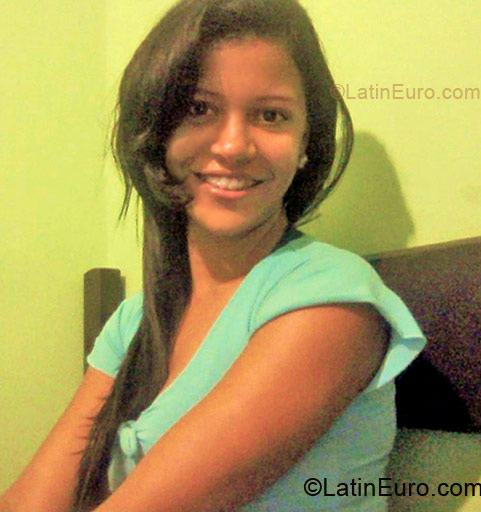 Date this hot Brazil girl JulianaCruz from Arraiail Do Cabo BR1628