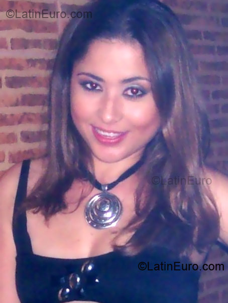 Date this hot Colombia girl Darling from Barranquilla CO1365