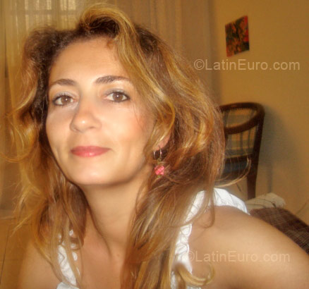 Date this charming Brazil girl Alessandra from Sao Paulo BR1633