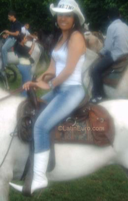 Date this foxy Colombia girl Gladys from Cali CO1450