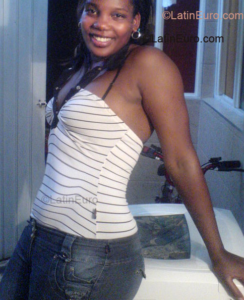 Date this nice looking Colombia girl CHEFCOLOMBIA from Cali CO1551