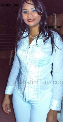 Date this pretty Colombia girl Naymeth from Barranquilla CO1631