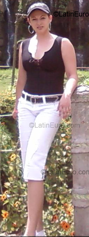 Date this tall Colombia girl Viviana Andrea from Cali CO1679