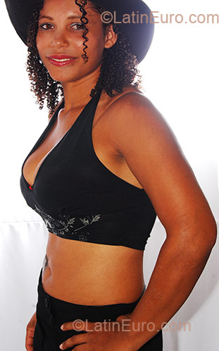 Date this beautiful Colombia girl Ariana Jane from Buga CO1753