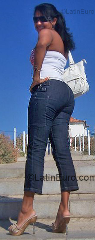 Date this hard body Portugal girl Laynnesvend from Porto PT22