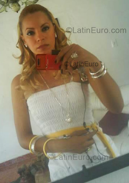 Date this stunning Dominican Republic girl Rosa Esther from Monsenor Nouel DO2213