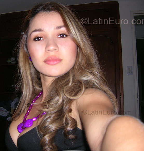 Date this happy Colombia girl Carolina from Pereira CO5915