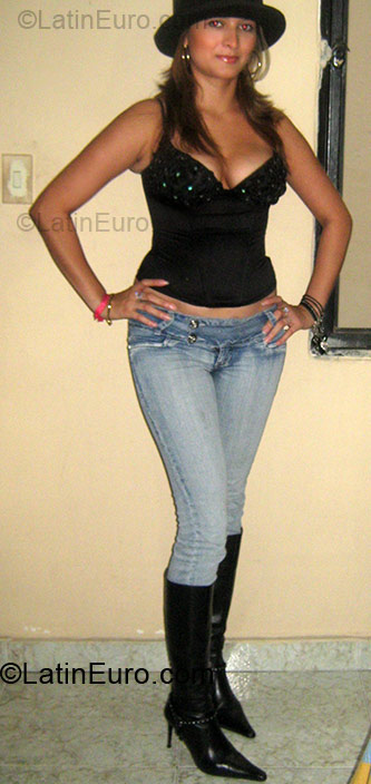 Date this good-looking Colombia girl Katherine from Tulua CO1882