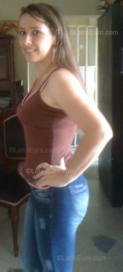 Date this funny Colombia girl Ludin from Cali CO1925