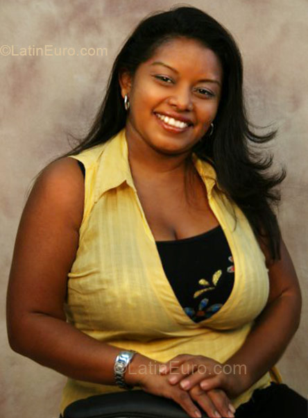 Date this pretty Colombia girl Dalgis from Cartagena CO1929