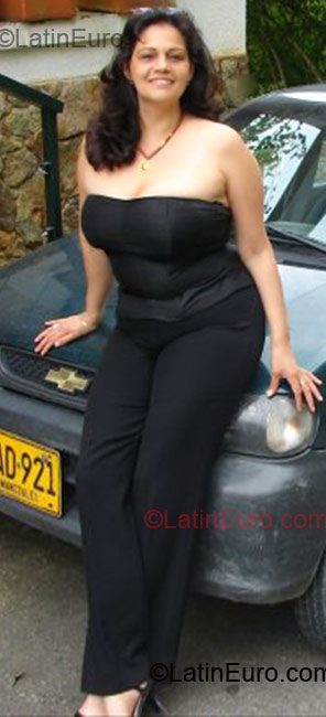Date this charming Colombia girl Doris from Bogota CO1970