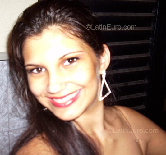 Date this hot Brazil girl Janaira Fernanda from Manaus BR2050
