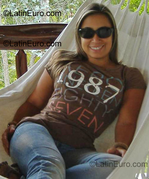 Date this nice looking Colombia girl PAQUITA_1 from Cali CO2541