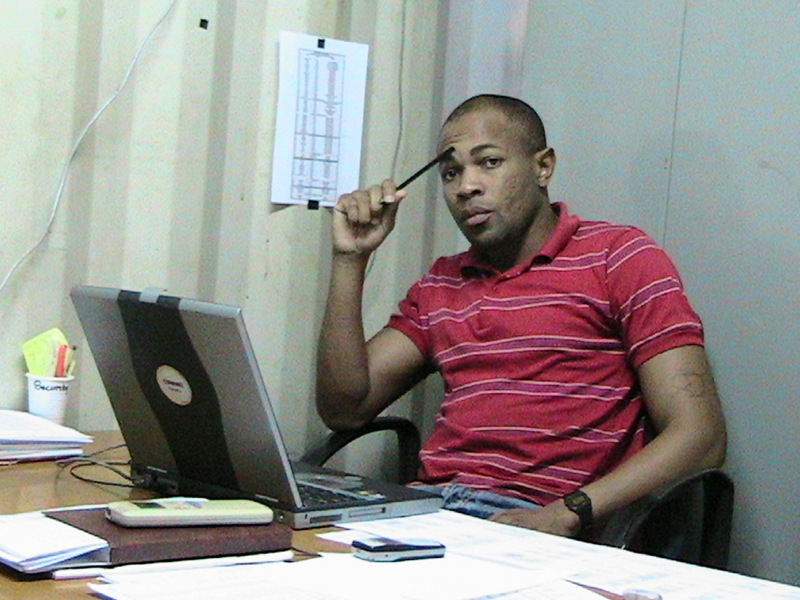 Date this happy Angola man AC from Luanda AO4