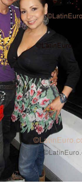 Date this happy Colombia girl Erika Johanna from Bogota CO2732