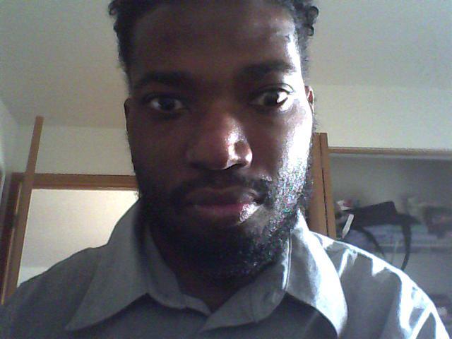 Date this happy United States man Lewis from Coonrapids US5214