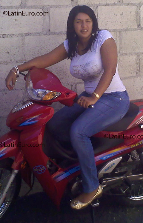 Date this sultry Dominican Republic girl Graciela from El Seibo DO3328