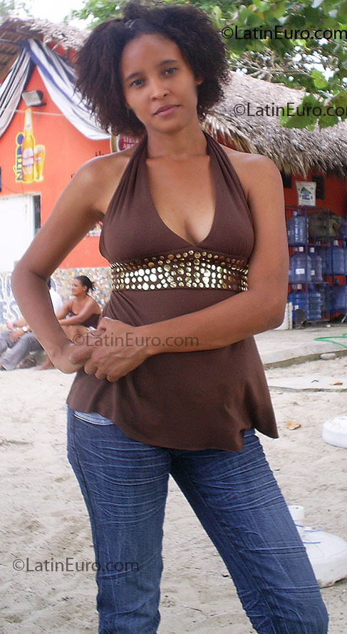 Date this lovely Dominican Republic girl Daynna Yanitza from Puerto Plata DO3347