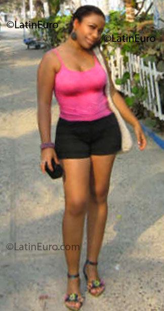 Date this nice looking Colombia girl Paola Margarita from Cartagena CO2961