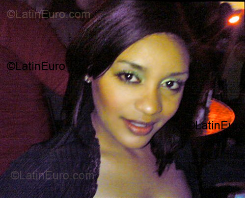 Date this gorgeous Dominican Republic girl Nairovi Estefanie from Santo Domingo DO3464