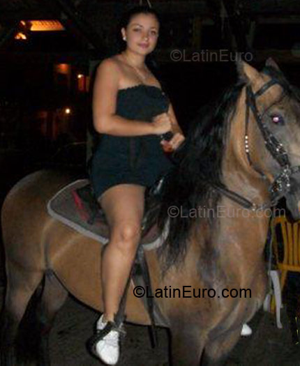 Date this cute Colombia girl Luz Adriana from Cali CO3040