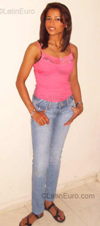 Date this voluptuous Dominican Republic girl Medranis from Santiago DO3497