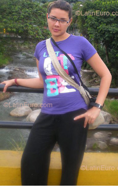 Date this good-looking Colombia girl Cheryl from Bogota CO3078