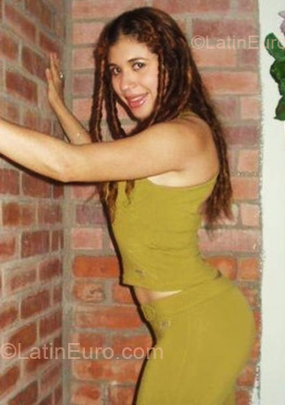 Date this nice looking Colombia girl Mona379 from Cali CO3183