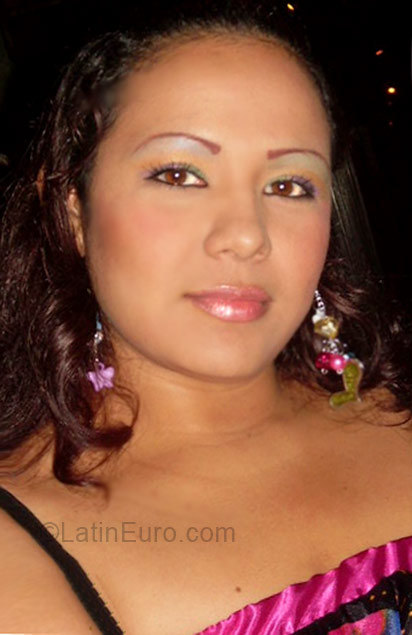 Date this charming Colombia girl Ojitossexys1985 from Cali CO3374