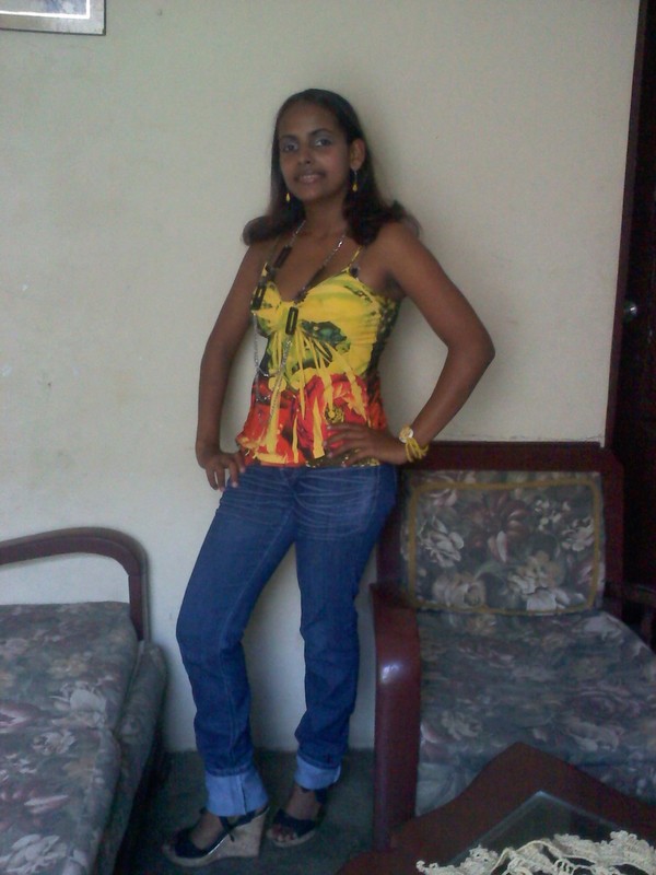 Date this fun Dominica girl Yariza from Republica Dominicana DM14