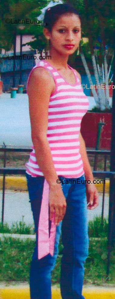 Date this happy Honduras girl Laura Yamileth from Quimistan HN171
