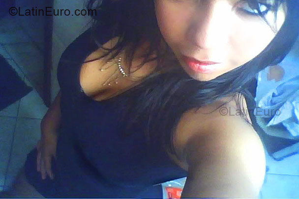 Date this hard body Brazil girl Viviane from Salvador BR2976