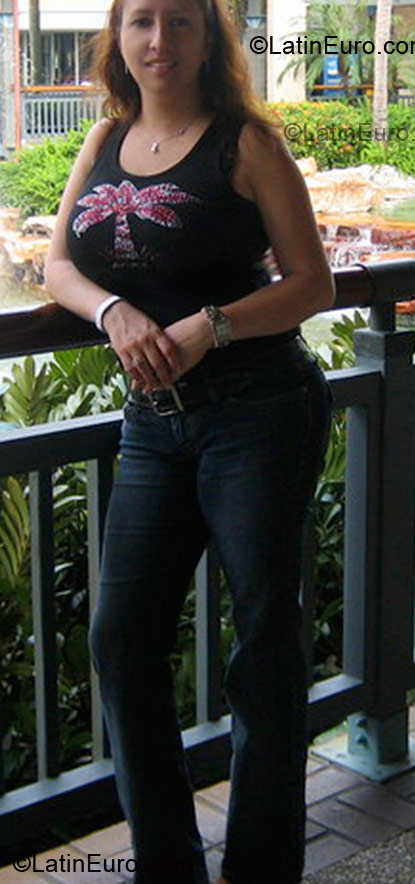 Date this voluptuous Colombia girl Alexandra from Bogota CO4200