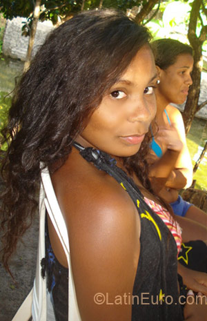 Date this delightful Brazil girl Vivianne from Brasilia BR3051