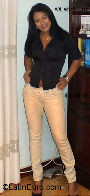 Date this good-looking Brazil girl Priscila Caroline from Belo Horizonte BR3074