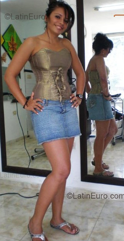 Date this voluptuous Colombia girl Lorena from Bogota CO4261