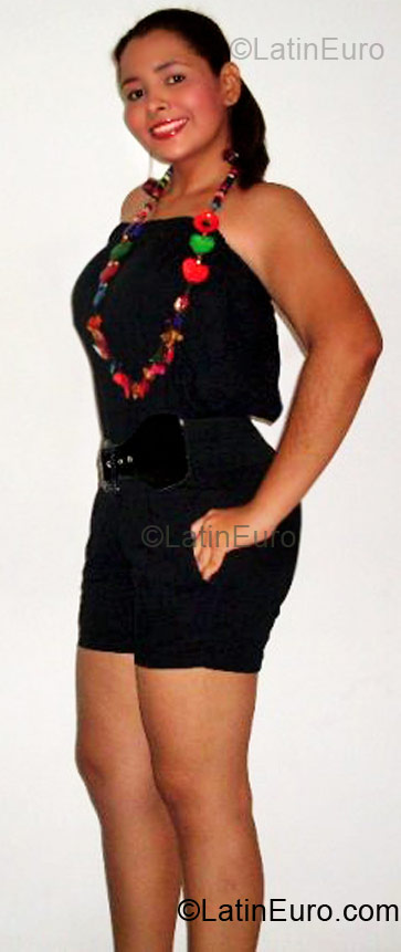 Date this happy Colombia girl Katerine from Neiva CO4302