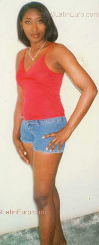 Date this good-looking Dominican Republic girl Fidelina from Santo Domingo DO4423