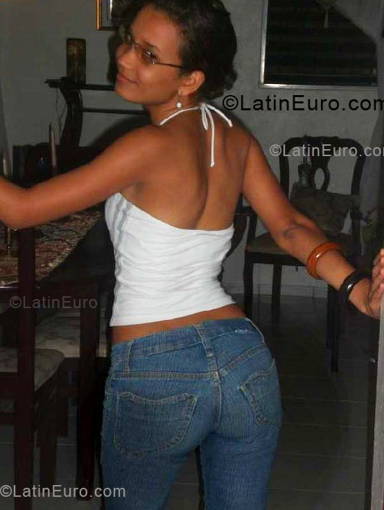 Date this passionate Dominican Republic girl Maria from Santo Domingo DO4535