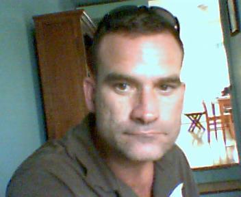 Date this nice looking United States man Robert from Kapaa BR3256