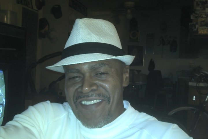 Date this happy United States man Bruchon from San Diego US6480